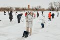 Баян, лопаты и душевная компания:«Амурская правда» провела автобусный тур по ледовым открыткам