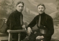 Капитан парохода «Рюрик» Демьян Высочин (слева) в 1920 году доставил золото от партизан.