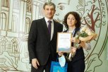«Мы вами гордимся»: Василий Орлов наградил лучших учителей области