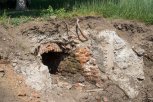 Загадочный туннель в Благовещенске оказался лесопилкой: специалисты обследовали место находки