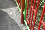 Что делать, если «управляйка» поставила на детской площадке старый забор