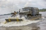 Амурская область получила плавающие транспортеры от командования ВВО для борьбы с паводком