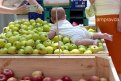 Фотосессия ребенка в яблоках в супермаркете Благовещенска разделила читателей АП на два лагеря