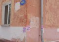Расклейка объявлений на фасадах домов в Благовещенске грозит крупных штрафом. Фото: admblag.ru
