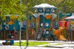 В Комсомольском парке села Константиновка установят детский игровой комплекс и карусели