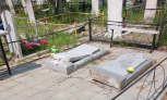 Больше 100 надгробий разбили вандалы на кладбище в Завитинске: полиция проводит расследование