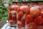 5 рецептов из помидоров: со «снегом» и бархатцами, на зиму и не только