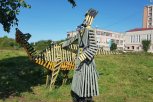 Трехметровый казак появился рядом с динозавром в Благовещенске