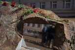 Студенты-геологи из АмГУ возложили цветы в память о погибших на руднике Пионер