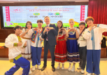 «Муха-Цокотуха» с 16-м айфоном: как китайские студенты в Хэйхэ пересказывают русские сказки (видео)