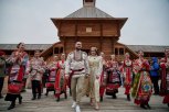 Свадьба по славянским традициям: в Албазинском остроге под Благовещенском поженилась первая пара