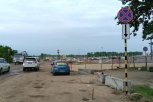 Амурчане бросают машины у ремонтируемой трассы к аэропорту Благовещенска и мешают дорожникам