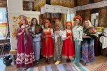 В Благовещенске туристам предлагают взбить масло в деревянных маслобойках и наколоть дров