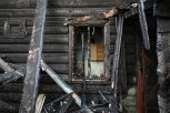 «Живем как на вулкане»: в историческом центре Благовещенска сгорел старинный дом