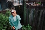Бабушка подземелья: 83-летняя пенсионерка живет в доме без света и тепла