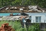 Сильный ветер повредил 11 домов в Садовом