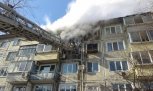 Благовещенские пожарные спасли четверых детей: добираться до пятого этажа пришлось по автолестнице