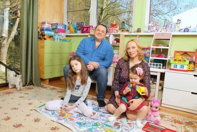 Дом, где живет любовь: Игорь Саруханов растит дочерей вдали от большого города