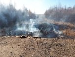 На горящем деревянном мосту в Сковородинском районе застрял автомобиль