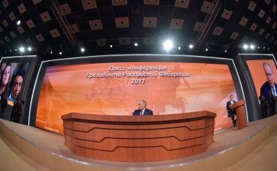 С иконами, тиграми и розами: репортаж с пресс-конференции Владимира Путина