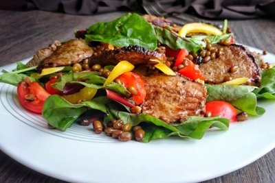 Правильные рецепты с железом: салат с говяжьим языком, суп с чечевицей, филе индейки с апельсином