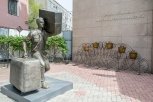 Эпоха в бауле: десять лет назад в Благовещенске открыли памятник челноку