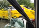 Две машины такси столкнулись на перекрестке в Благовещенске
