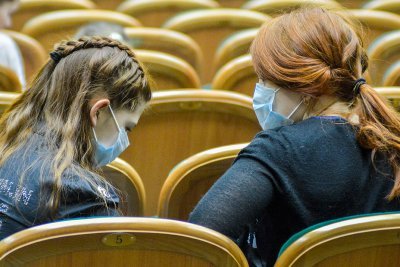 5 вопросов про маски: как носить, когда менять и спасет ли она от ОРВИ