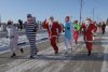 Деды Морозы, Снегурочки и сказочные герои пробежали по набережной Благовещенска 1 января