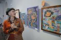 Девочки и котики: выставка позитивных картин Анны Тюриной открылась в Амурском краеведческом музее