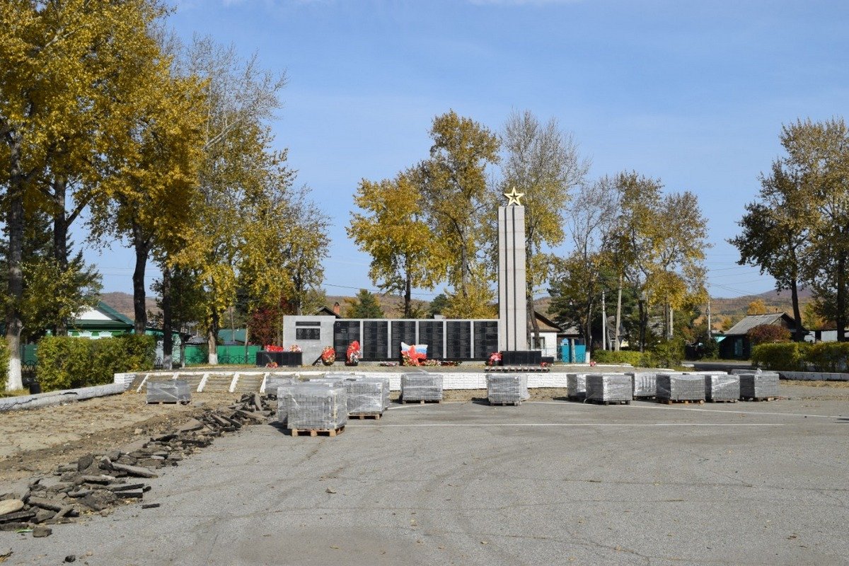 В 2024 в Зее планируют обновить площадь Коммунаров или сквер Памяти. Фото: amurobl.ru