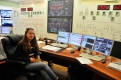 В кресле инженера центрального пульта управления Бурейской ГЭС Ольга Гордиенко.