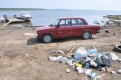 Львиную долю мусора на берегу оставляют рыбаки-дикари.