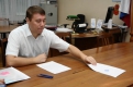 Депутат Госдумы от ЛДПР Иван Абрамов принес документы на 48 листах.