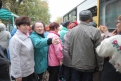 В не самый многолюдный день «садового» автобуса ждали около 50 человек.