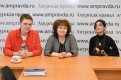 Н. Полтавченко, С. Санатова и А. Депелян советуют не гнаться за модой, а выбирать из нее.