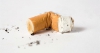 Курильщики утопят  свои сигареты в воде