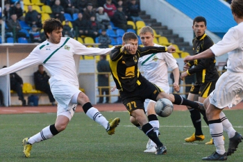 Защитник Иван Белосорочко принес победу «Амуру»