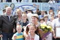 Арина Шарапова охотно согласилась сфотографироваться с многодетной семьей Морозовых.