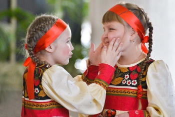 Марина Девятова похвалила амурских «Ладушек» за улыбки и задор