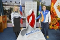 Олимпийскую чашу амурским чиновникам презентовали работники партнера эстафеты «Ингосстраха».