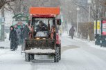 На уборку дорог Благовещенска от снега вышли 16 спецмашин