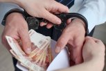 В Свободном мужчину взяли с поличным при попытке дать многомиллионную взятку сотруднику ФСБ