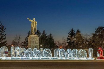 Праздник к нам приходит: фоторепортаж с улиц предновогоднего Благовещенска