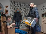 Синтезатор для Остапа: губернатор Василий Орлов передал подарки от Деда Мороза