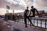 «Слишком худые»: АП собрала мнения экспертов и горожан о статуях влюблённых в парке Дружбы