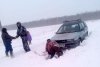 В Приамурье школьный автобус и машина такси застряли на заснеженных дорогах