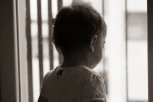 Амурский полицейский спас четырехлетнюю девочку от падения из окна