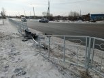 Виновника ДТП в Благовещенске заставят оплатить снесенное ограждение по Театральной