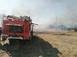 В Шимановском районе из-за ветра пожар перекинулся на жилые дома
